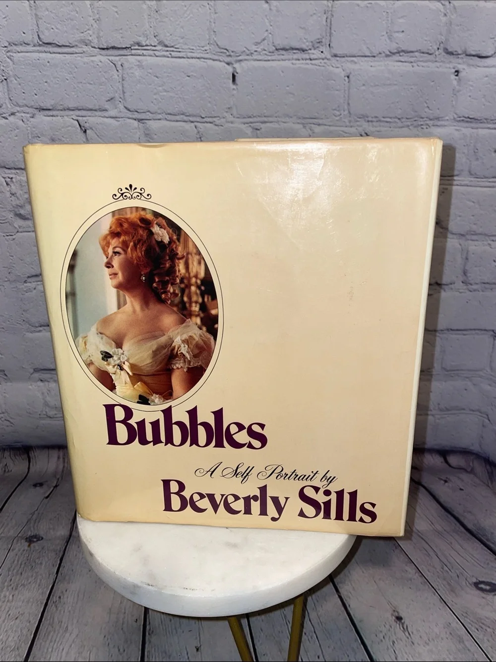 Bubbles: A Self-Portrait by Beverly Sills - Cream Cover